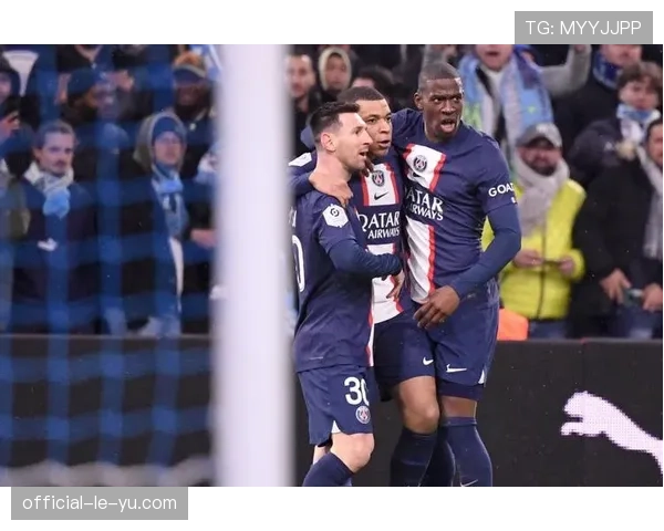 巴黎圣日耳曼4-0大胜特鲁瓦,姆巴佩两射一传,球队控球率高达72%。